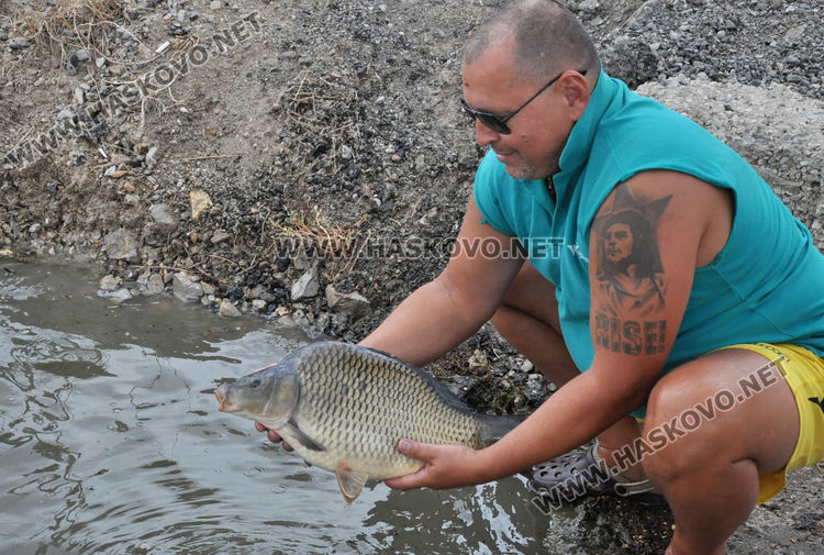 28-килограмов толстолоб и 18-килограмови амури вадят от язовира край Конуш