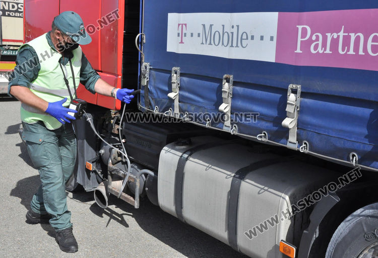 Mащабната спецакция: Измъкнаха шестима афганистанци от такси, свалиха номерата на Порше