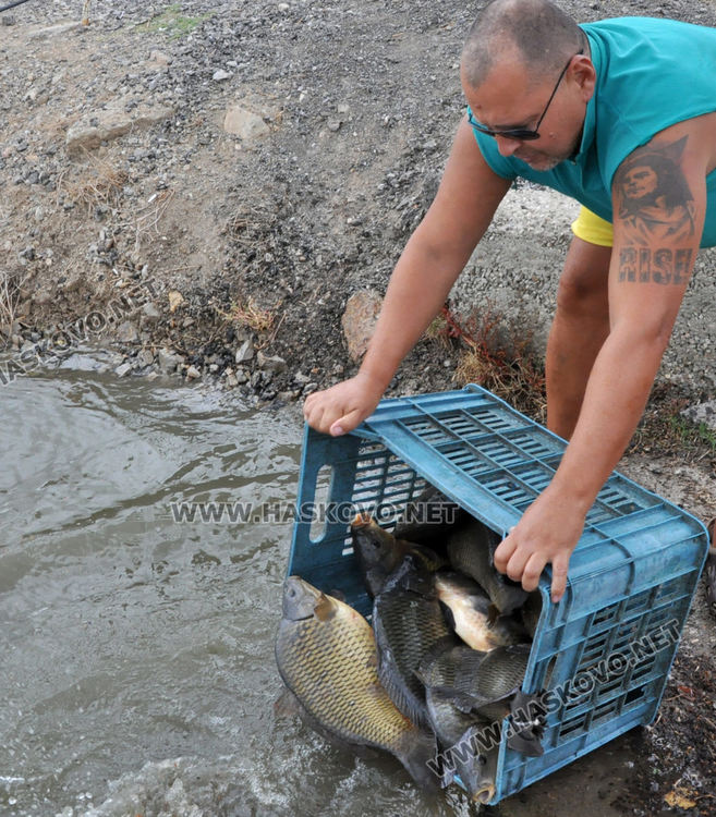 28-килограмов толстолоб и 18-килограмови амури вадят от язовира край Конуш