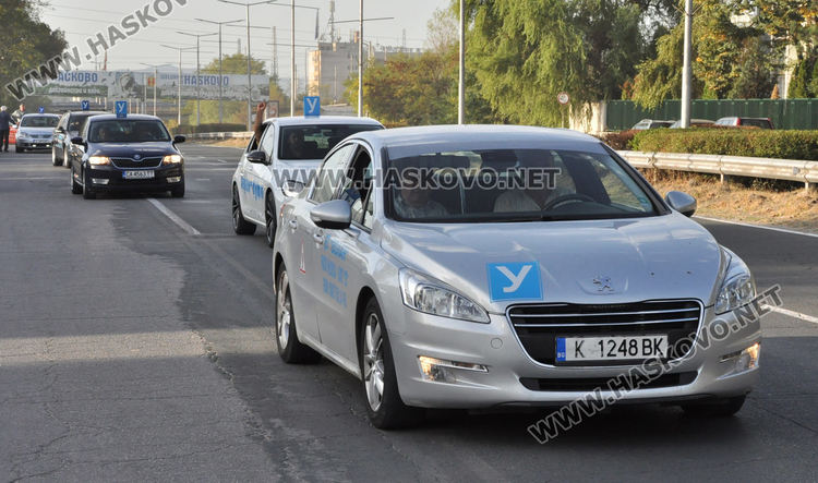 Автоинструктори от Хасково и Кърджали тръгнаха към София на протест