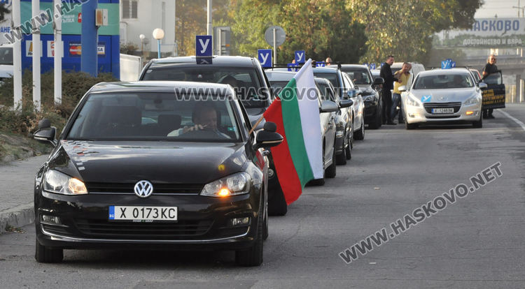 Автоинструктори от Хасково и Кърджали тръгнаха към София на протест
