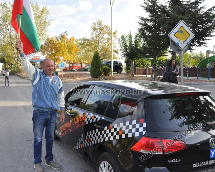Автоинструктори от Хасково и Кърджали тръгнаха към София на протест