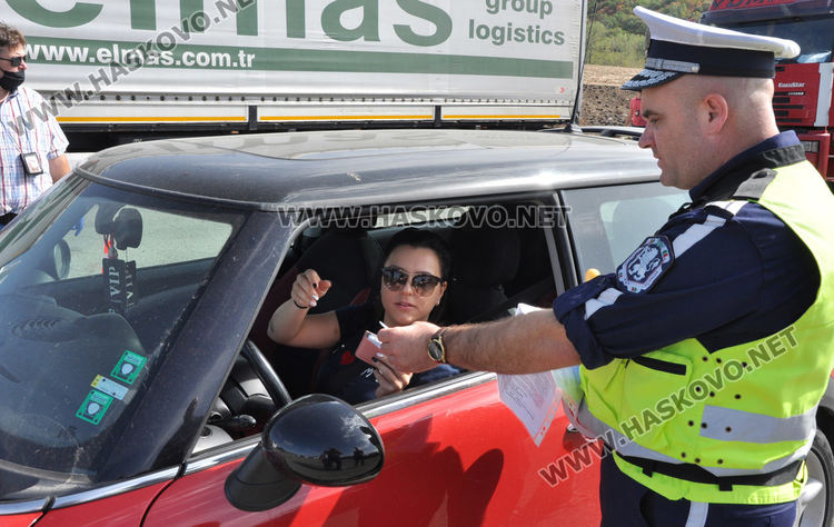 Mащабната спецакция: Измъкнаха шестима афганистанци от такси, свалиха номерата на Порше