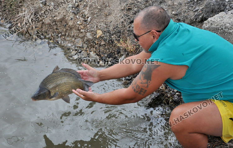 28-килограмов толстолоб и 18-килограмови амури вадят от язовира край Конуш