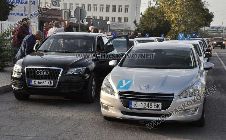 Автоинструктори от Хасково и Кърджали тръгнаха към София на протест