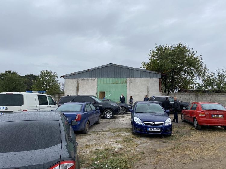 Разкриха нелегална фабрика за производство на цигари в Пловдивско