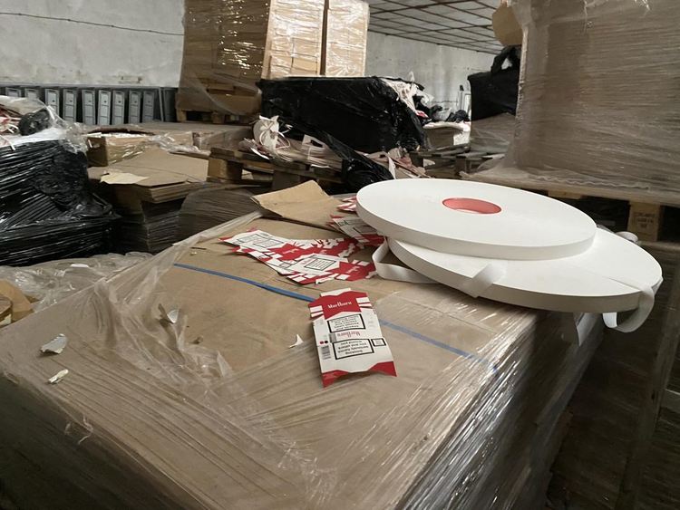 Разкриха нелегална фабрика за производство на цигари в Пловдивско