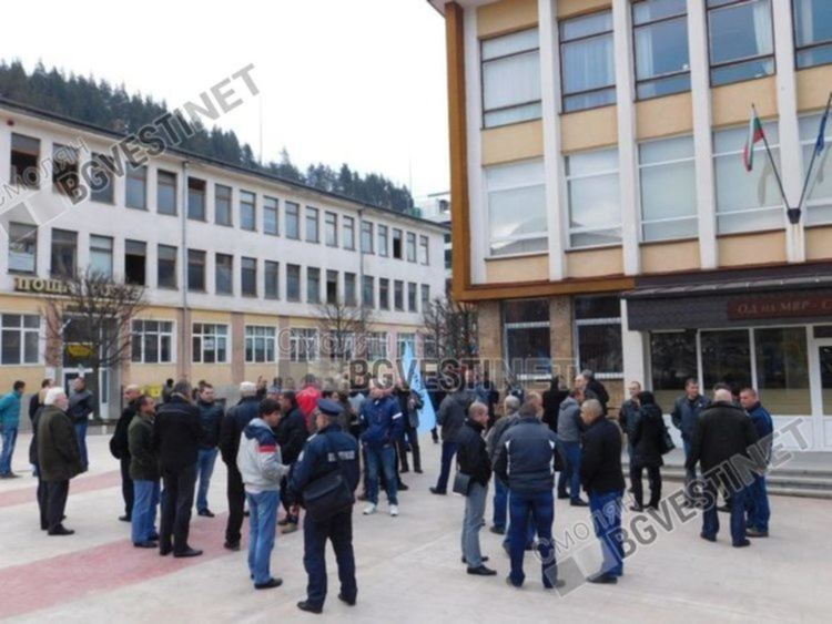 Полицаите в готовност за протест, искат по-високи заплати