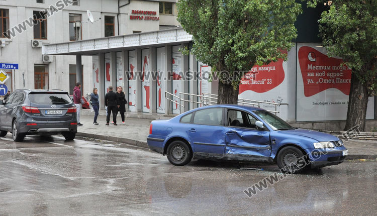 Мъж пострада при катастрофа между Фолксваген и Хюндай до Първа поликлиника