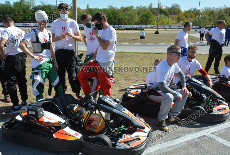 Със звезден тим в Хасково стартира 24-часово състезание по картинг