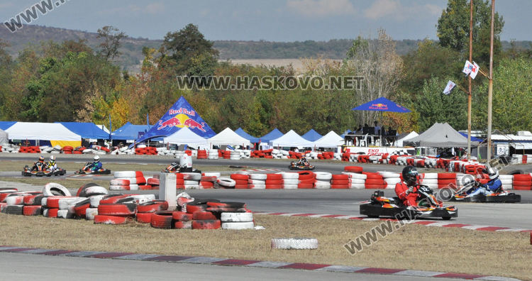 &bdquo;Звездният тим&ldquo; стъпи на почетната стълбицата на 24-часовия картинг маратон