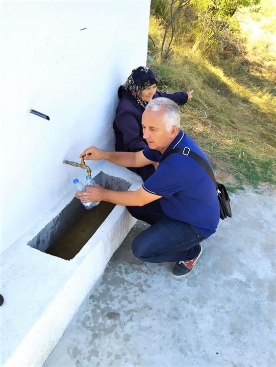 Изградиха нова чешма по пътя за Горно Прахово