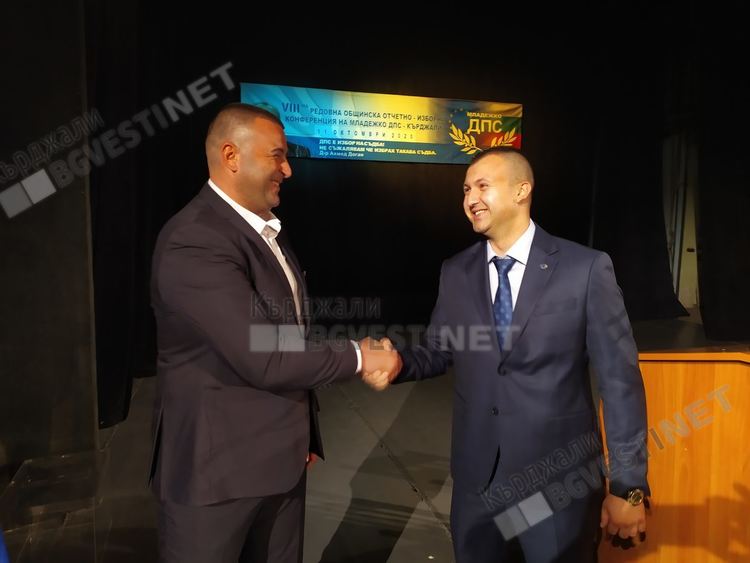 Ахмед Моллахасан поздравява приемника си