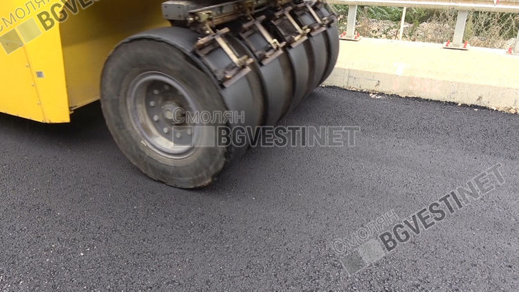 Ремонтират общо 55 километра републикански пътища в областта. Асфалтира се отсечката Средногорци-Рудозем