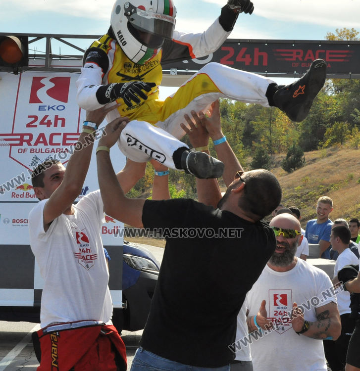 &bdquo;Звездният тим&ldquo; стъпи на почетната стълбицата на 24-часовия картинг маратон