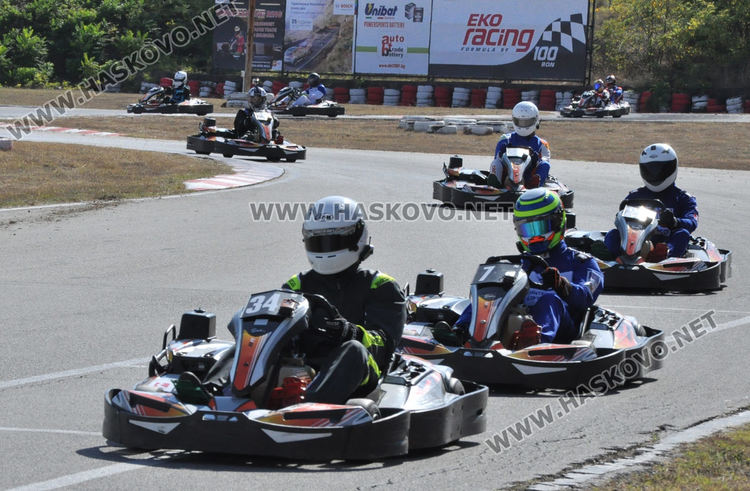 &bdquo;Звездният тим&ldquo; стъпи на почетната стълбицата на 24-часовия картинг маратон