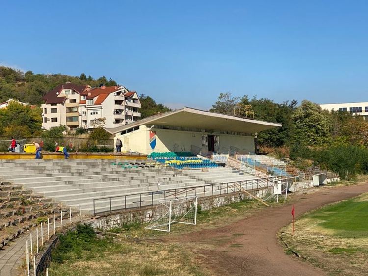 550 нови седалки вече се монтират на стадион "Шипка" в Асеновград