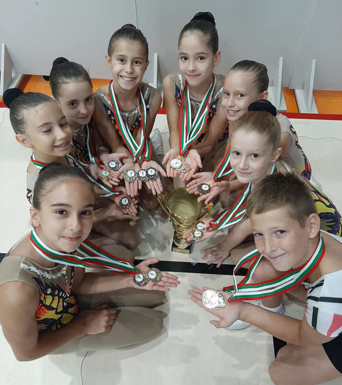 19 медала и отборни купи за „Мега спорт“ от Държавното по спортна аеробика