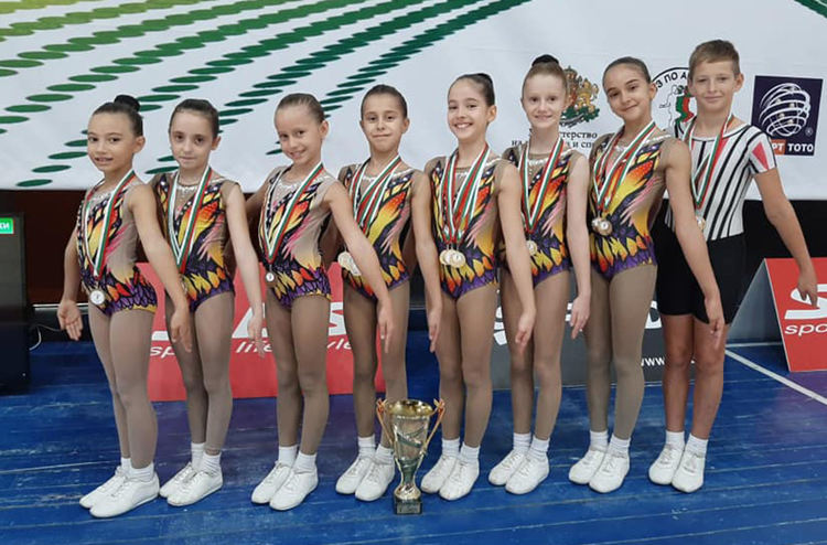 19 медала и отборни купи за „Мега спорт“ от Държавното по спортна аеробика