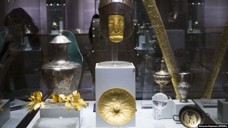 Как държавата просто ще си вземе известната колекция от антики на Васил Божков