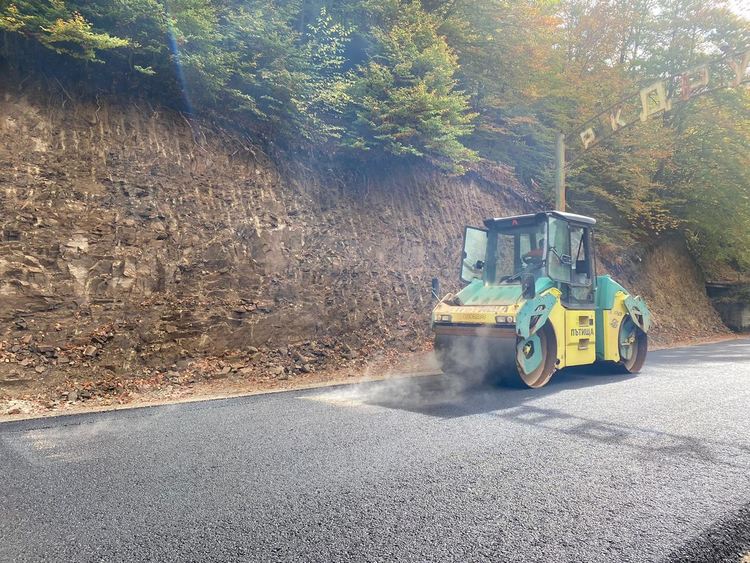 Премиерът Борисов инспектира ударното строителство на пътища в Родопите