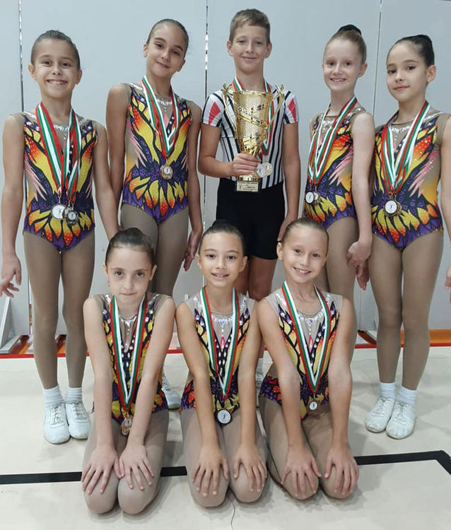 19 медала и отборни купи за „Мега спорт“ от Държавното по спортна аеробика