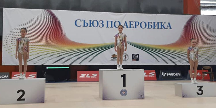 19 медала и отборни купи за „Мега спорт“ от Държавното по спортна аеробика