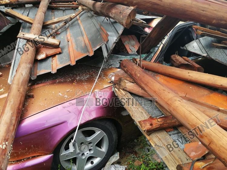 Семейство Кънчеви: Цял живот работихме за тази къща, вятърът я опустуши за минути / виж галерия от снимки/