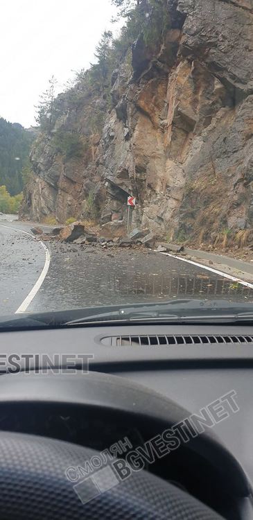 Семейство Кънчеви: Цял живот работихме за тази къща, вятърът я опустуши за минути / виж галерия от снимки/