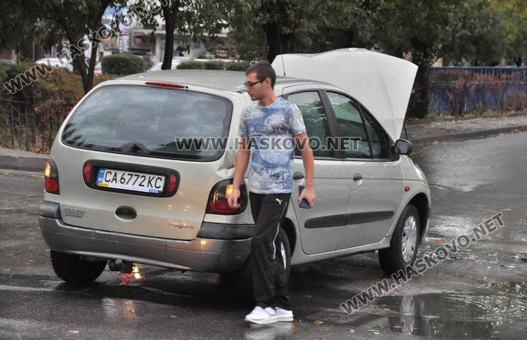 Линейка с аварирал автомобил на МБАЛ не спряха на знак Стоп и предизвикаха катастрофа