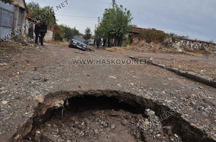 Кола пропадна в дупка в "Болярово" 