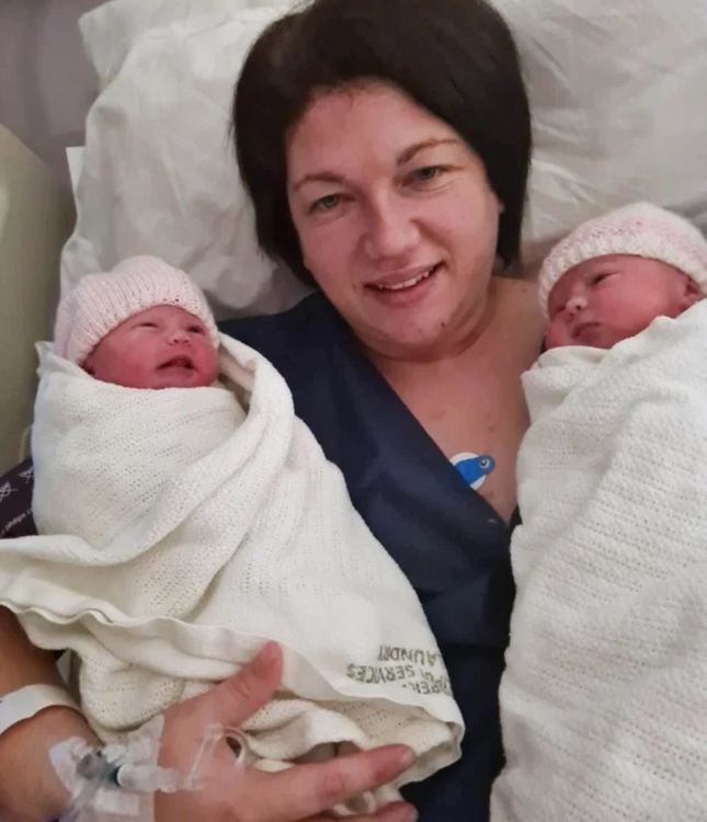 Бременна с коронавирус преживя кома и роди близначки