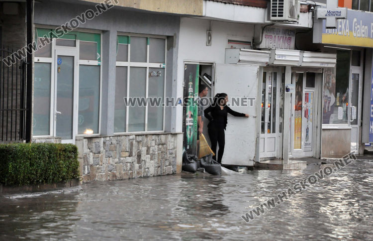 32 л/кв.м дъжд в Хасково, застрахователите плащат обезщетения над 30 л