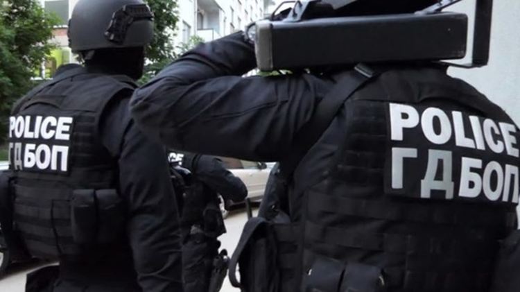 ГДБОП нахлу погрешка в апартамент на младо семейство с бебе