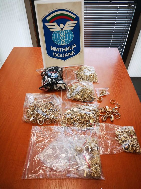 Контрабандно злато за 160 бона спряха по границата ни с Турция