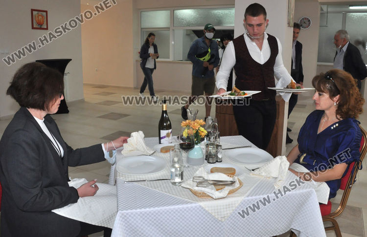 Шеф готвачи показаха су вид готвене на гимназисти от Хасково