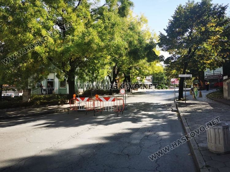 Започнаха изкопните работи за подмяна на водопровода на Кърджалийска