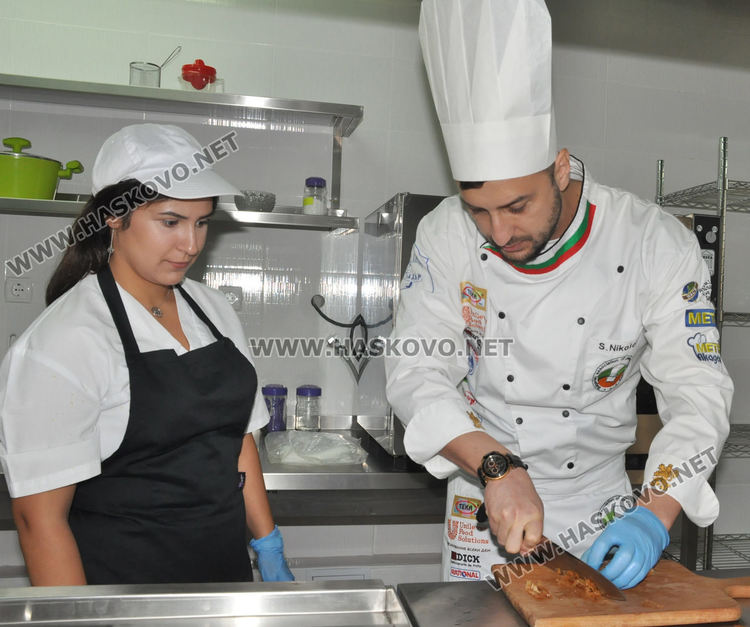 Шеф готвачи показаха су вид готвене на гимназисти от Хасково