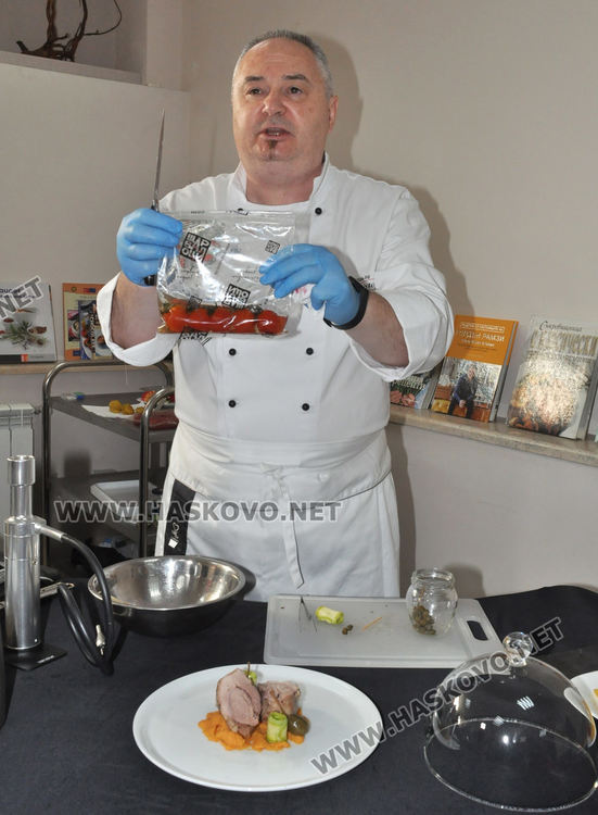 диня с ликьор от кафе, компресирана във вакуум машина