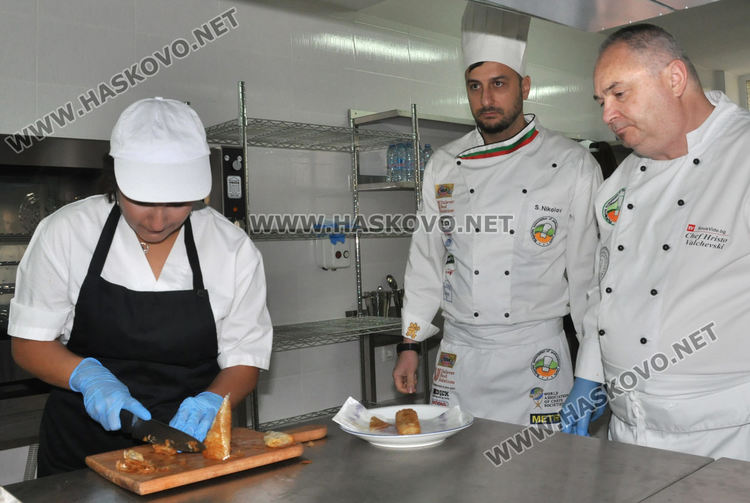 Шеф готвачи показаха су вид готвене на гимназисти от Хасково