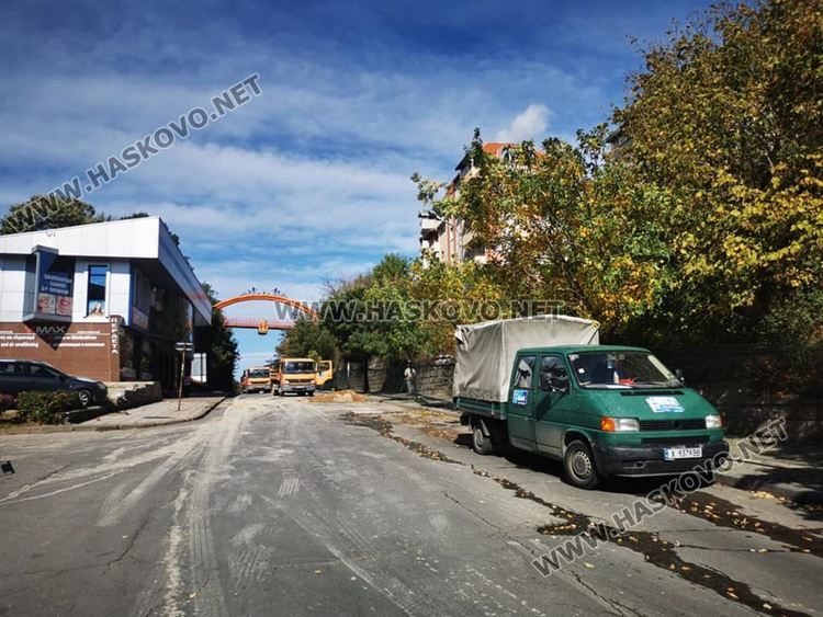 Започнаха изкопните работи за подмяна на водопровода на Кърджалийска