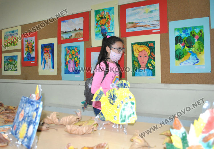 Млади художници от „Дъга“ показаха „Пъстри мигове“, предстои пленер в „Кенана“