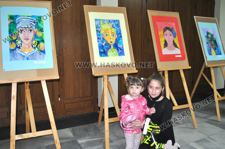 Млади художници от „Дъга“ показаха „Пъстри мигове“, предстои пленер в „Кенана“