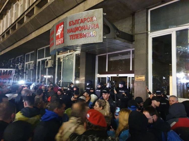 Ден 100: Великото народно въстание V