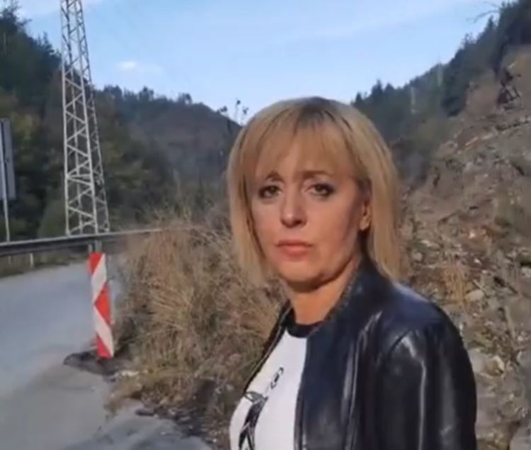 Манолова от свлачището край Тикале: Държавната "Автомагистрали" е пощенски плик за източване на пари. Пълна ревизия!