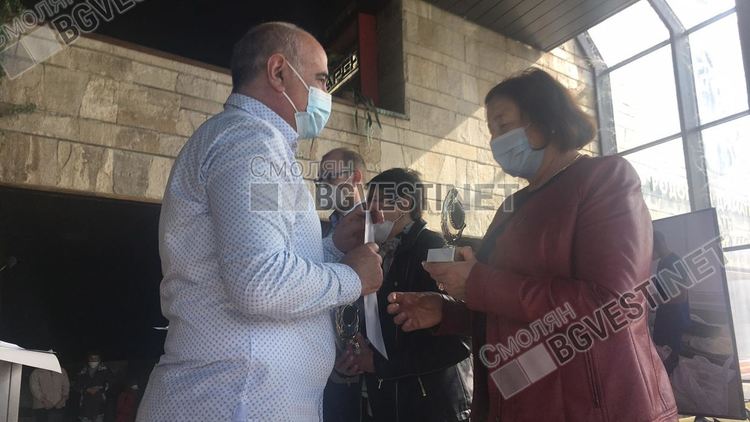 Удостоиха с награди лекарките-инфекционистки от смолянската болница. Те са бойците, които не само лекуват, но и запазиха отделението от инфекцията