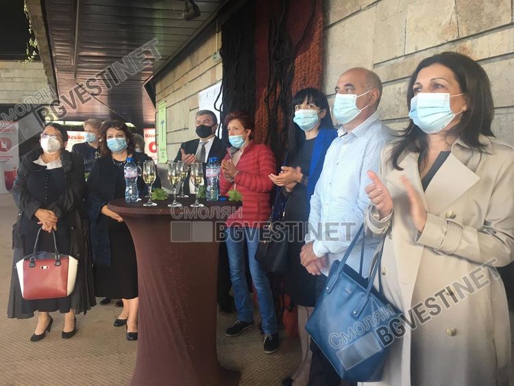 Удостоиха с награди лекарките-инфекционистки от смолянската болница. Те са бойците, които не само лекуват, но и запазиха отделението от инфекцията