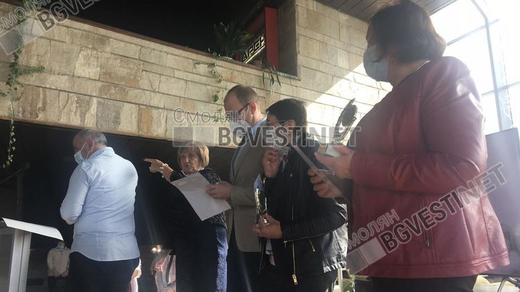 Удостоиха с награди лекарките-инфекционистки от смолянската болница. Те са бойците, които не само лекуват, но и запазиха отделението от инфекцията