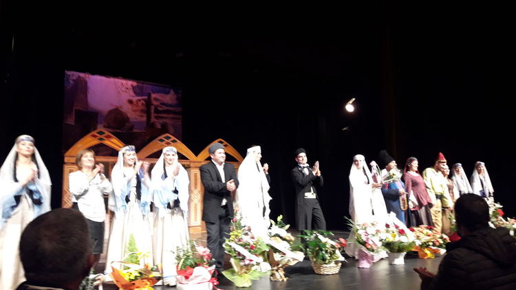 Поздравления от Азербайджан и цветя за премиерата на „Аршин Мал Алан”