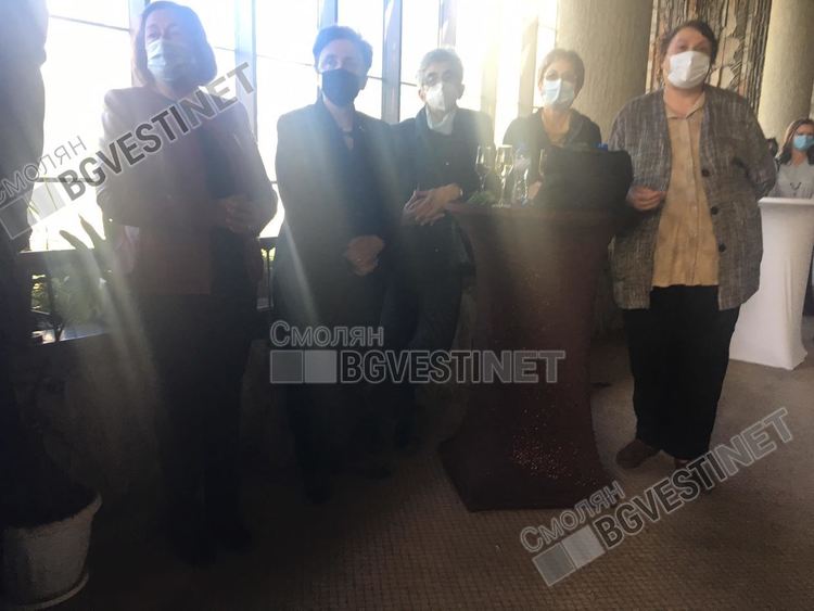 Удостоиха с награди лекарките-инфекционистки от смолянската болница. Те са бойците, които не само лекуват, но и запазиха отделението от инфекцията